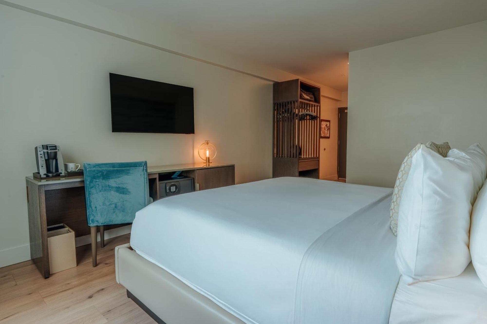 Hotel Iberostar Waves Miami
